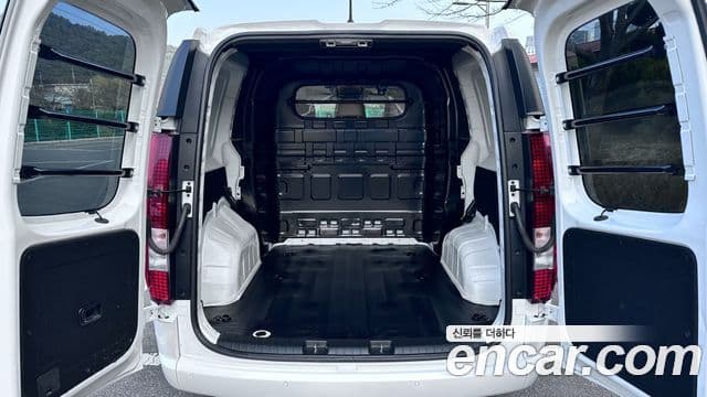 Hyundai Staria Modern, 2023 17