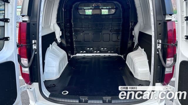 Hyundai Staria Modern, 2023 18