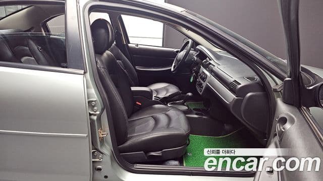 크라이슬러 세브링 2.7 Sedan, 2005 10