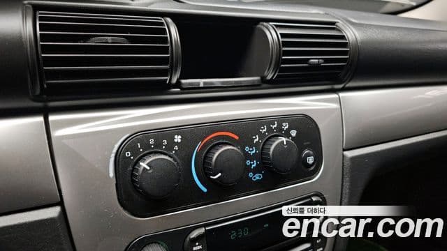 크라이슬러 세브링 2.7 Sedan, 2005 14