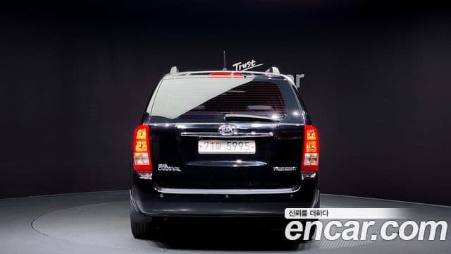 Kia Carnival R President, 2013 4