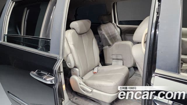 Kia Carnival R President, 2013 12