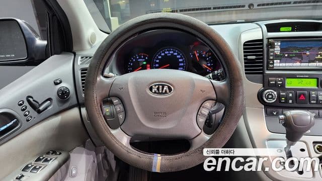 Kia Carnival R President, 2013 13