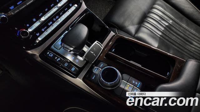 Genesis EQ900 Prestige, 2018 9