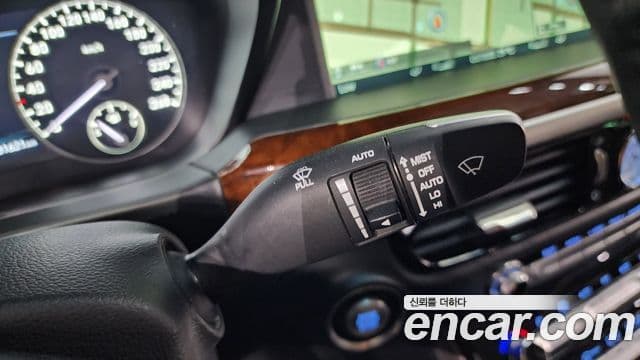 Genesis EQ900 Prestige, 2018 18