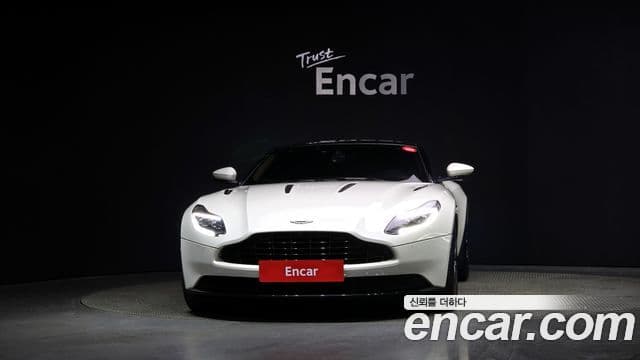Aston Martin DB11 5.2 V12 купе, 2017 3