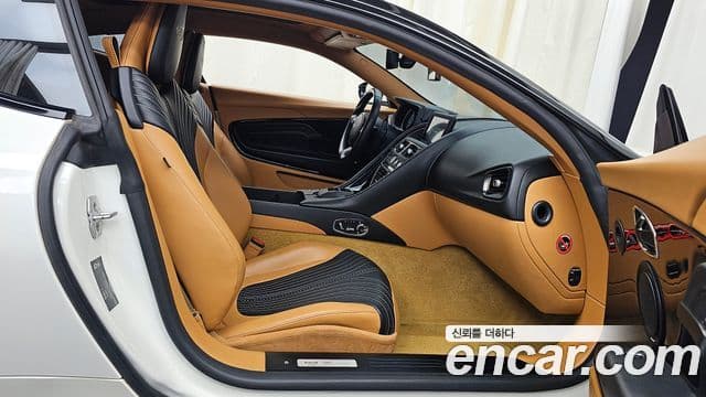 Aston Martin DB11 5.2 V12 купе, 2017 11