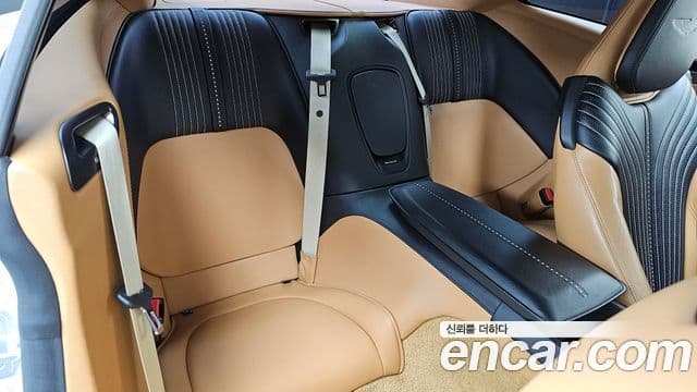 Aston Martin DB11 5.2 V12 купе, 2017 12