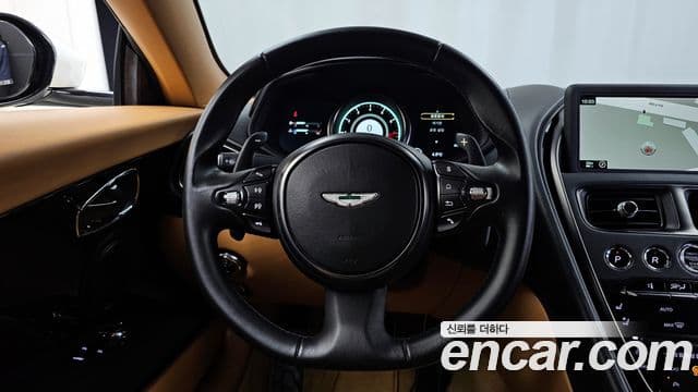 Aston Martin DB11 5.2 V12 купе, 2017 13