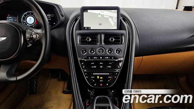 Aston Martin DB11 5.2 V12 купе, 2017 15