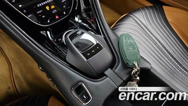 Aston Martin DB11 5.2 V12 купе, 2017 19