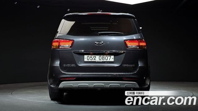 Kia All New Carnival VIP, 2016 4