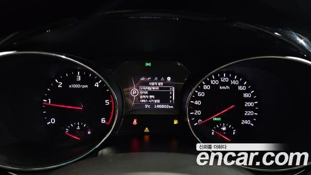 Kia All New Carnival VIP, 2016 8
