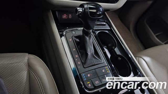 Kia All New Carnival VIP, 2016 9