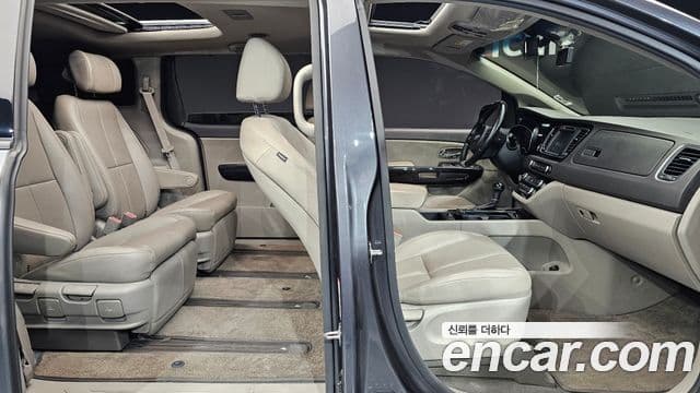 Kia All New Carnival VIP, 2016 10