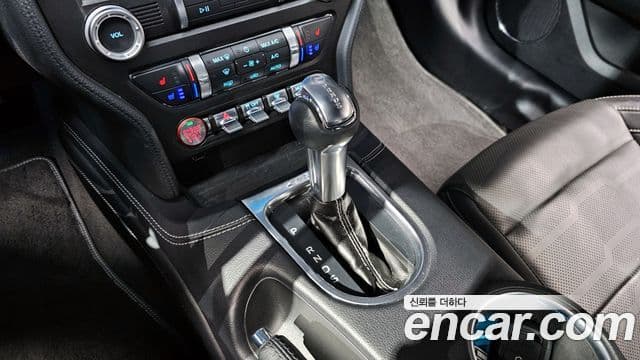 Ford Mustang GT купе, 2020 9