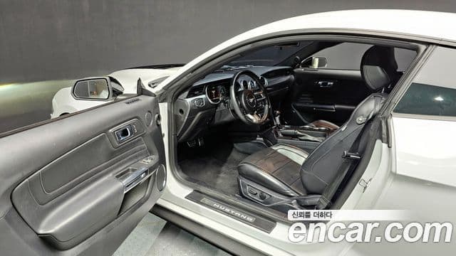 Ford Mustang GT купе, 2020 10