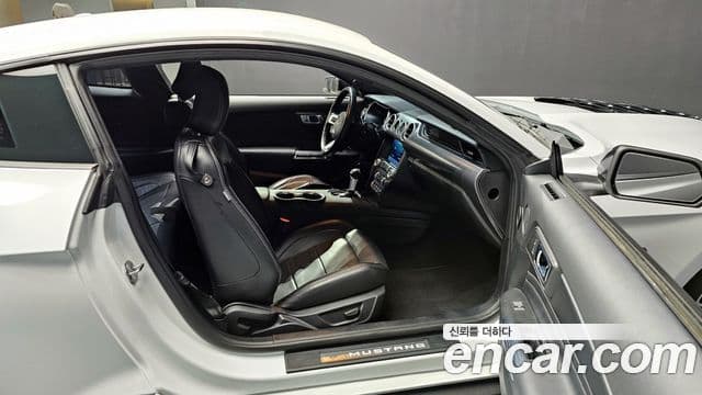 Ford Mustang GT купе, 2020 11