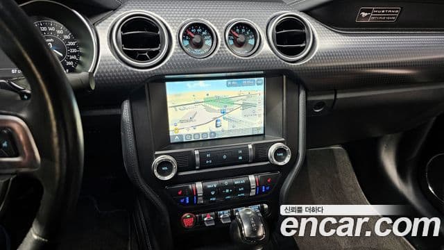 Ford Mustang GT купе, 2020 14