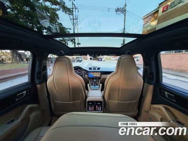 Porsche Cayenne (PO536), 2019 12