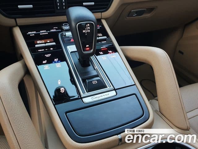 Porsche Cayenne (PO536), 2019 16