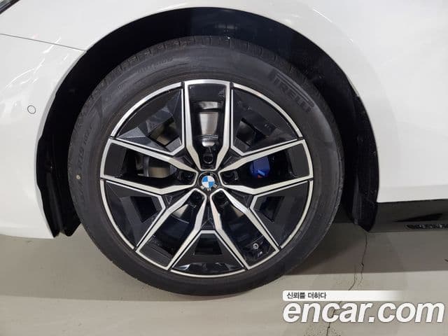 BMW 5시리즈 (G60) 520i M Sport, 2025 все фото