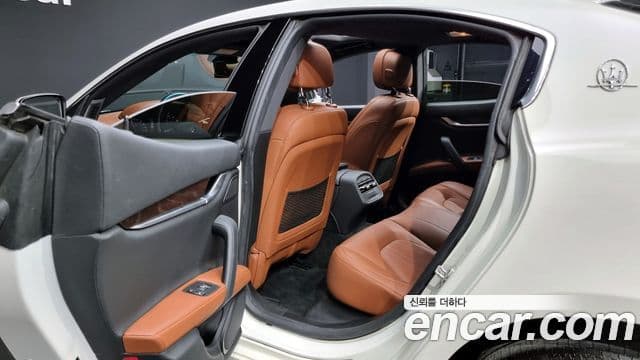 Maserati 기블리 3세대, 2015 18