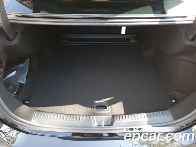 Mercedes-Benz E-класс W214 Avantgarde, 2025 20