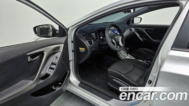 Hyundai Avante MD M16 GDI Deluxe, 2012 10