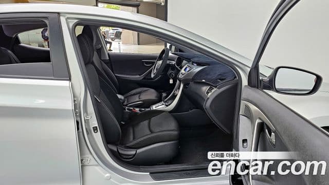 Hyundai Avante MD M16 GDI Deluxe, 2012 11