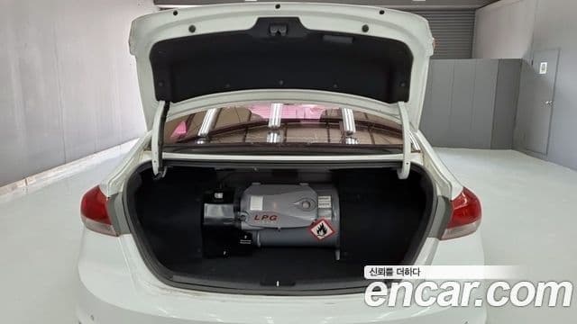 Hyundai Avante AD 1.6 LPI Style(арендный автомобиль), 2018 17