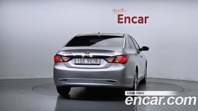 Hyundai YF Sonata Premier, 2011 4