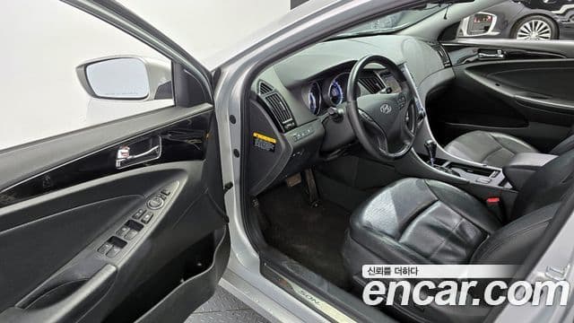 Hyundai YF Sonata Premier, 2011 10