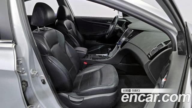 Hyundai YF Sonata Premier, 2011 11