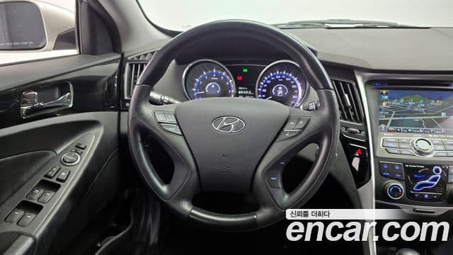 Hyundai YF Sonata Premier, 2011 13