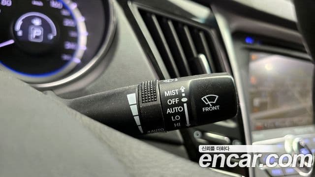 Hyundai YF Sonata Premier, 2011 19