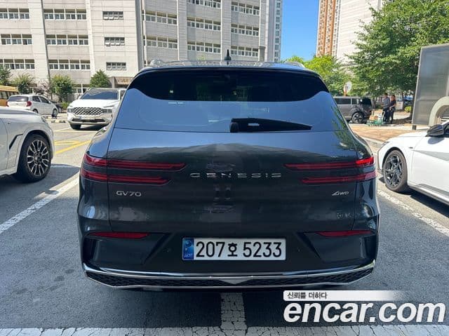 Genesis GV70, 2025 4