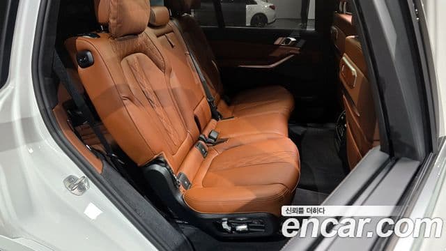 BMW X7 (G07) xDrive 40i M Sport 7인승, 2025 12