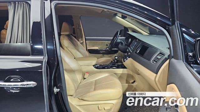 Kia The / новый New Carnival VIP, 2019 10