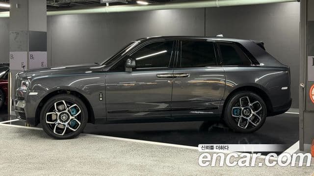 Rolls-Royce Cullinan 6.7 V12 чёрный эмблема, badge, 2023 3