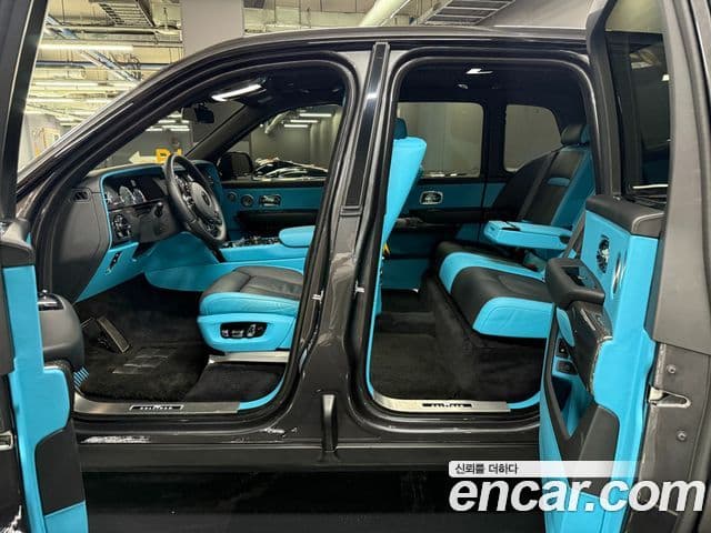 Rolls-Royce Cullinan 6.7 V12 чёрный эмблема, badge, 2023 все фото