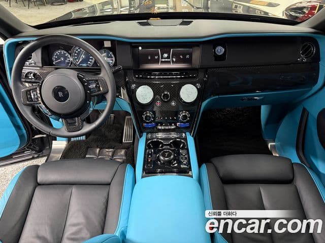 Rolls-Royce Cullinan 6.7 V12 чёрный эмблема, badge, 2023 7