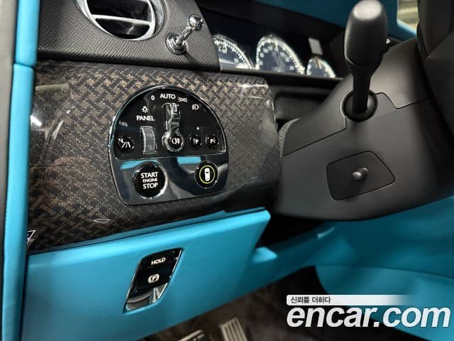 Rolls-Royce Cullinan 6.7 V12 чёрный эмблема, badge, 2023 14