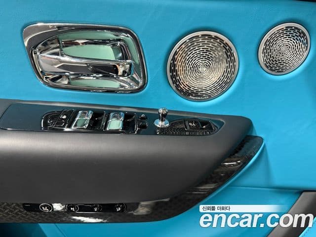 Rolls-Royce Cullinan 6.7 V12 чёрный эмблема, badge, 2023 15