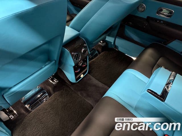 Rolls-Royce Cullinan 6.7 V12 чёрный эмблема, badge, 2023 16