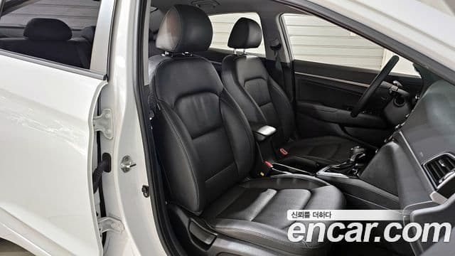 Hyundai Avante AD 1.6 GDI Value Plus, 2018 10