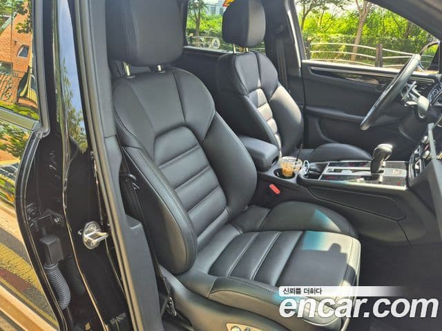 Porsche Macan 95B, 2024 14