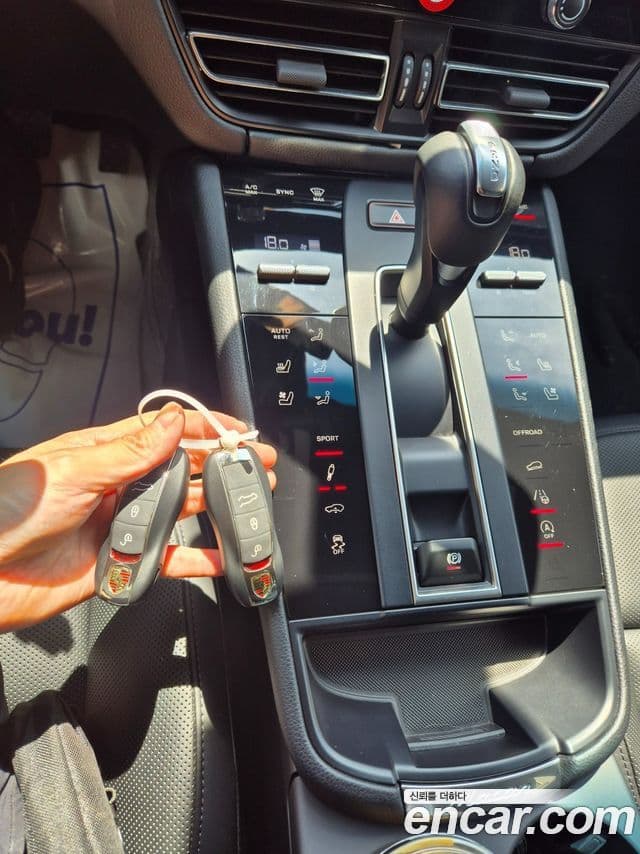 Porsche Macan 95B, 2024 18