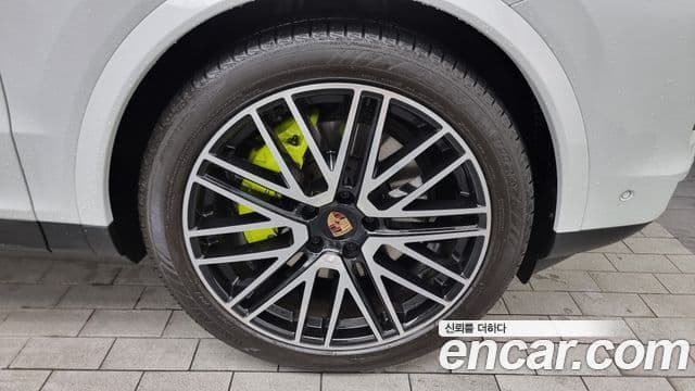 Porsche Cayenne (PO536) 3.0 E-гибрид, 2025 все фото
