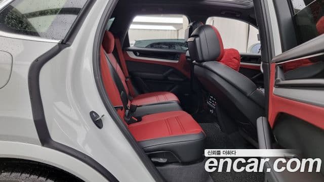 Porsche Cayenne (PO536) 3.0 E-гибрид, 2025 12